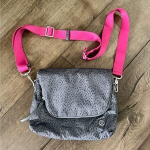 Lululemon crossbody bag!! 💗